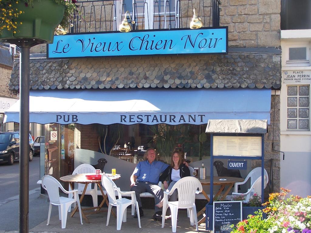 Le Vieux Chien Noir Ξενοδοχείο Évran Εξωτερικό φωτογραφία